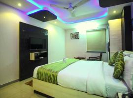 Hotel Sadbhav，位于艾哈迈达巴德萨达尔·瓦拉巴伊·帕特尔国际机场 - AMD附近的酒店