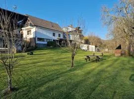 vivienda vacacional con jardín y barbacoa