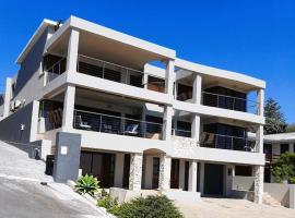 Whale Waters Self Catering Gansbaai，位于德克尔德斯的酒店