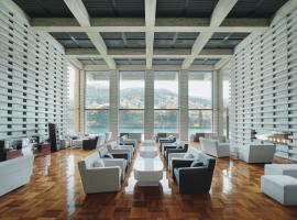 雅乐俱河景酒店，位于富山的酒店