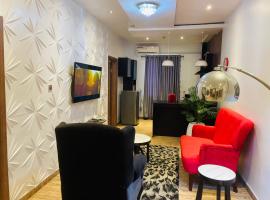 James Court Hotel & Luxury Apartments，位于莱基的酒店
