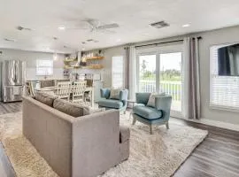 Walk to Beach Charming Home with Deck in Galveston