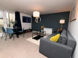 Harrogate Self Catering - Regent's Court Indigo Suite