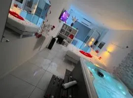 Love room avec spa privatif