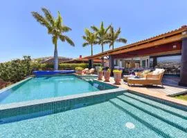 Awesome Home In San Bartolome De Tiraj With Jacuzzi
