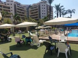 Amazing Apartment in Raanana up to 5 Guests - & Swimming pool - Jacuzzi & Gym
