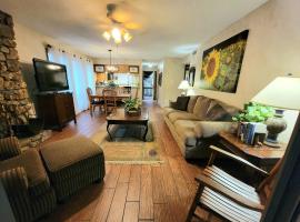 Forest view 2 bed bath condo on Lake Ouachita，位于Mount Ida的酒店