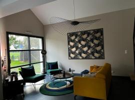 Calm property - Le Mans 24h / GP France / Classic，位于Changé的酒店