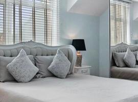 Hampstead Opulence Apartment - Luxurious Split Level Property，位于伦敦肯伍德别墅附近的酒店