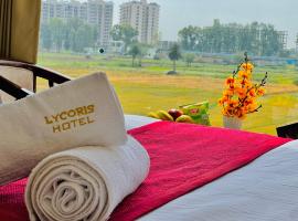 "Hotel The Lycoris" Near Bus Stand ZIRAKPUR on AMBALA HIGHWAY，位于齐拉克普尔的酒店