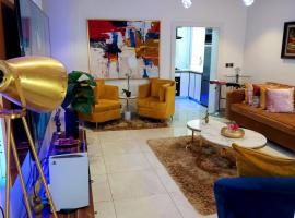 HOMEDALES Freedom Way LEKKI Phase1 LAGOS，位于莱基的酒店