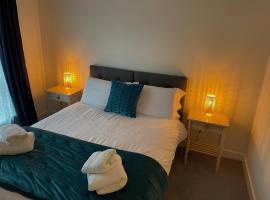 Number 15 Luxurious Two Bedroom Apartment，位于埃克斯茅斯的海滩酒店