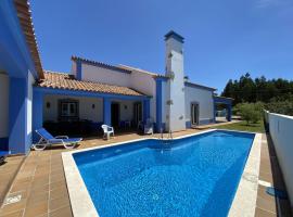 Villa Mochos Private Pool，位于Reguengo Grande的酒店