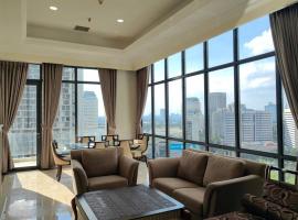 Senopati Penthouse Luxury 2 Bedroom Full Furnished SCBD Area，位于雅加达邦达蓝赛纳岩纪念馆附近的酒店