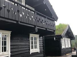 Large mountain cabin close to Norheimsund Hardanger fjord，位于Kvam的木屋