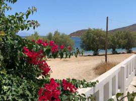 Studio on the beach, Leivadakia, Serifos，位于塞里福斯的酒店