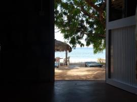 Akwaba Chez les Filles，位于马哈赞加的海滩短租房