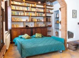 GuestHost - Rapolano Terme Historic Center Studio!