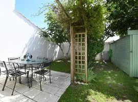 Maison de village pour 6 pers avec jardin, près Phare des Baleines et plage Conche! - FR-1-258-128