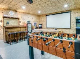 2 Mi to Super Rink: Sporty Group Getaway in Blaine