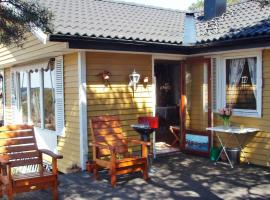 Four-Bedroom Holiday home in Dalarö，位于Dalarö的酒店