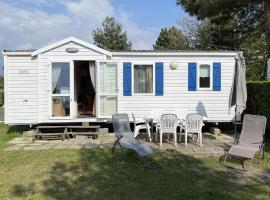 Mobil-home à Fouras : Proche Plage, 2 Chambres, TV, Plancha, Parking, Idéal Famille - FR-1-709-58，位于富拉的酒店