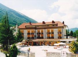 拉托尔耶酒店，位于莱奥内萨的酒店