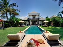 Aventus Luxury Beachfront Villa Gianyar，位于吉安雅的酒店