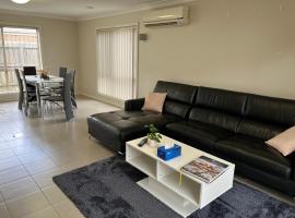 Everything within walking distance - 3 bed rooms entire house，位于Tarneit的低价酒店