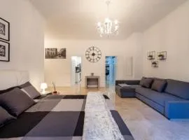 San Babila - Luxury Milanese Apartment