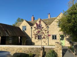 High Cogges Farm Holiday Cottages，位于威特尼的低价酒店