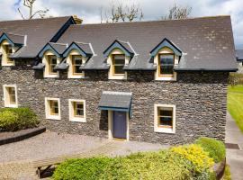 Dingle Courtyard Cottages 2 Bed (Sleeps 4)，位于丁格尔的酒店