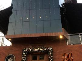 Whitehouse Residency，位于帕拉克卡德的酒店