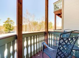 Cozy Birchwood Condo on Tagalong Golf Course!，位于Birchwood的酒店