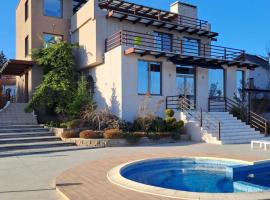Villa Sunny Side Apartment Skopje，位于Dolno Solnje的酒店