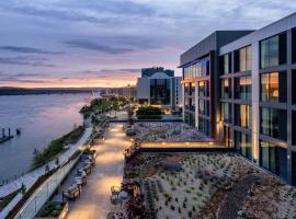 AC Hotel by Marriott Vancouver Waterfront，位于温哥华的酒店