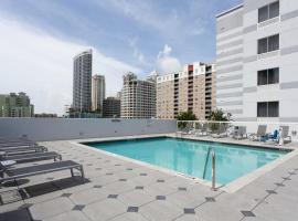 Fairfield Inn & Suites By Marriott Fort Lauderdale Downtown/Las Olas，位于劳德代尔堡拉奥拉斯大街附近的酒店