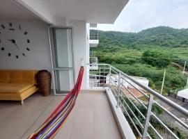 Apartamento Aqualina Orange Piso 5 Vista a Montañas 2 Habitaciones，位于吉拉尔多特的度假村