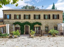 Nice Home In Macerata With Wifi，位于马切拉塔的酒店