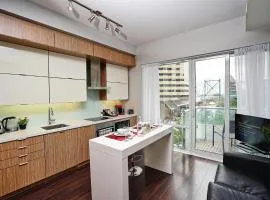 RivetStays - Quaint 1-Bedroom Steps from CN Tower, MTCC, Union Station