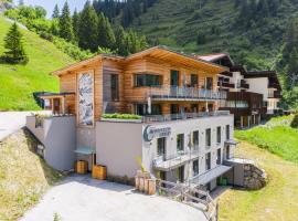 Mondschein Hotel & Chalet Ski-In Ski-Out Luxus am Arlberg，位于施图本阿尔贝格的酒店