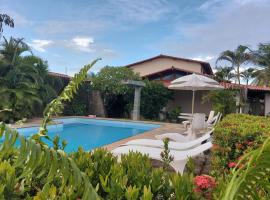 Cumbuco - Casa de praia com piscina e deck，位于卡姆布库的酒店