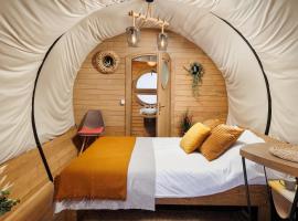 Glamping Spiritul Zimbrului，位于布泽乌河畔瓦马乡的豪华帐篷