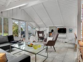 4 Bedroom Stunning Home In Kalundborg，位于凯隆堡的酒店
