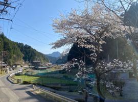 花緑里-Hanamidori-菅田ほたるの里 岐阜下呂関田園里山リゾート，位于郡上市的自助式住宿