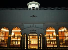 HOTEL DHAROHAR，位于Pura Raghunāth的酒店