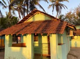 Castello's Coco Huts