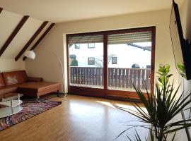 Beautiful 3 rooms apartment 110 m2, kostenloser Parkplatz, großer Balkon，位于赫斯多夫的家庭/亲子酒店