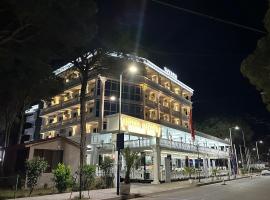 UJVARA HOTEL，位于格勒姆的酒店