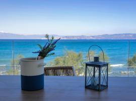 La Mer Bleue Beachfront Boutique Apartments，位于沃拉哈蒂的带停车场的酒店